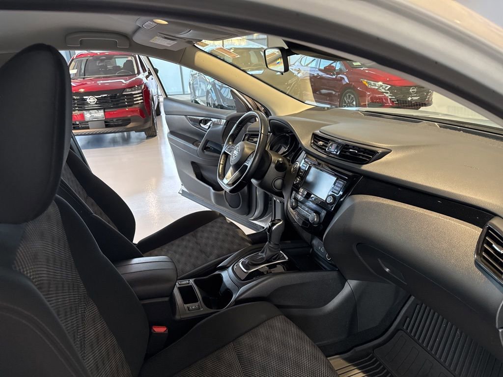 Used 2022 Nissan Rogue Sport SV image 34