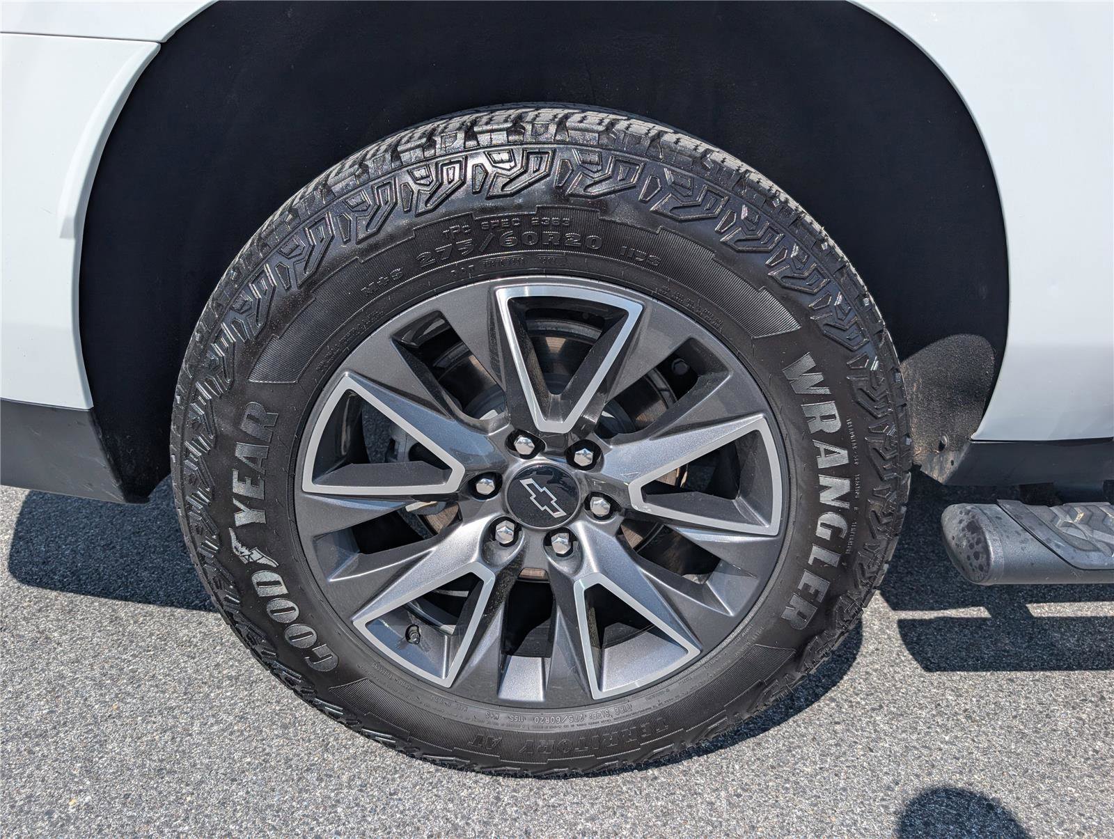 Used 2024 Chevrolet Suburban Z71 AWD/4WD image 9