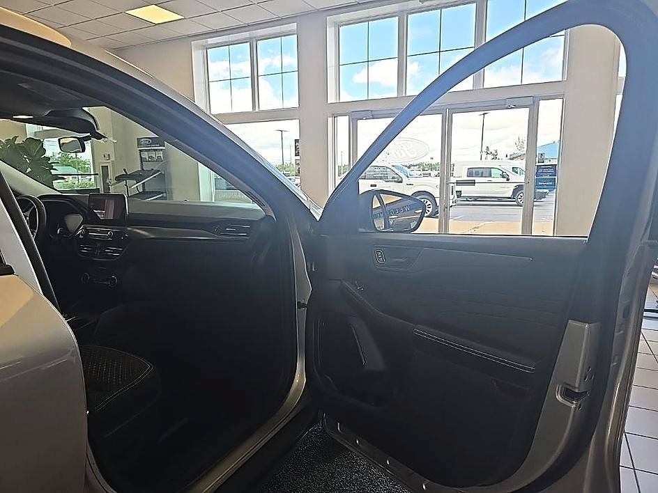 Used 2023 Ford Escape Active AWD/4WD image 35