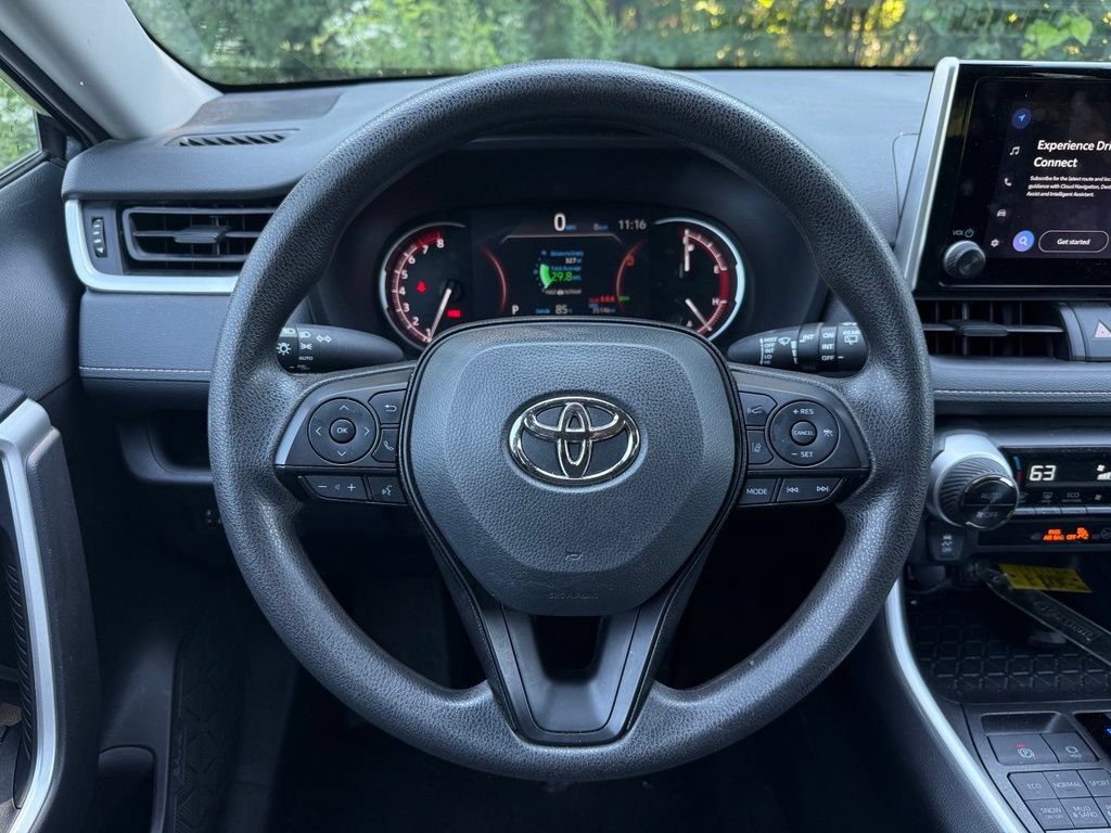 Used 2025 Toyota RAV4 XLE AWD/4WD image 19