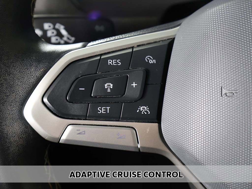 Used 2024 Volkswagen Tiguan SE w/ Panoramic Sunroof Package FWD image 5