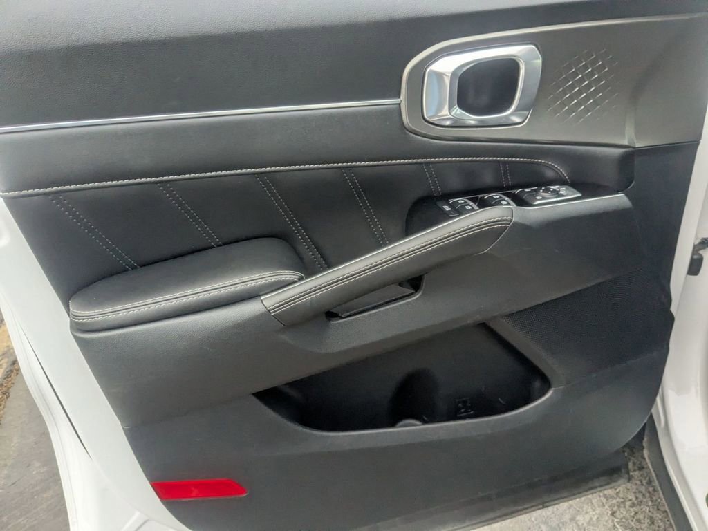 Used 2023 Kia Sorento SX image 13