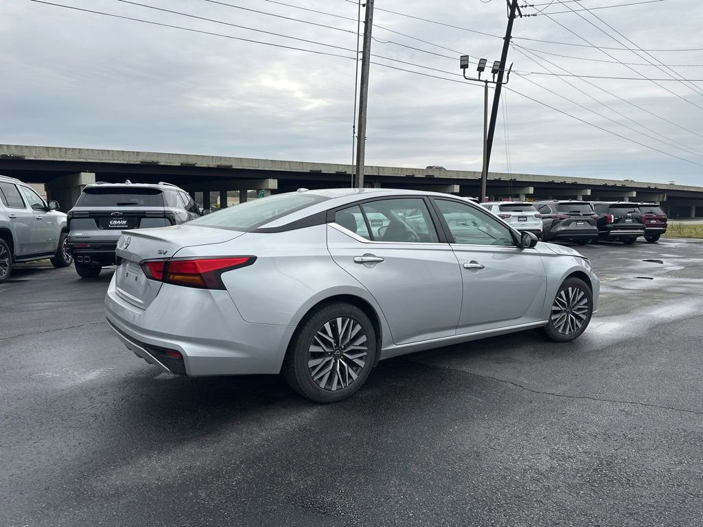 Used 2024 Nissan Altima 2.5 SV FWD image 5