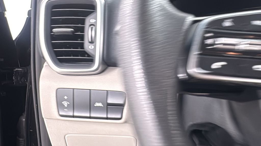 Used 2020 Kia Sportage LX image 31