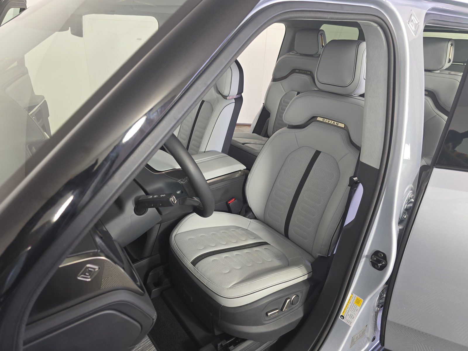 Used 2023 Rivian R1S Adventure Quad AWD/4WD image 20