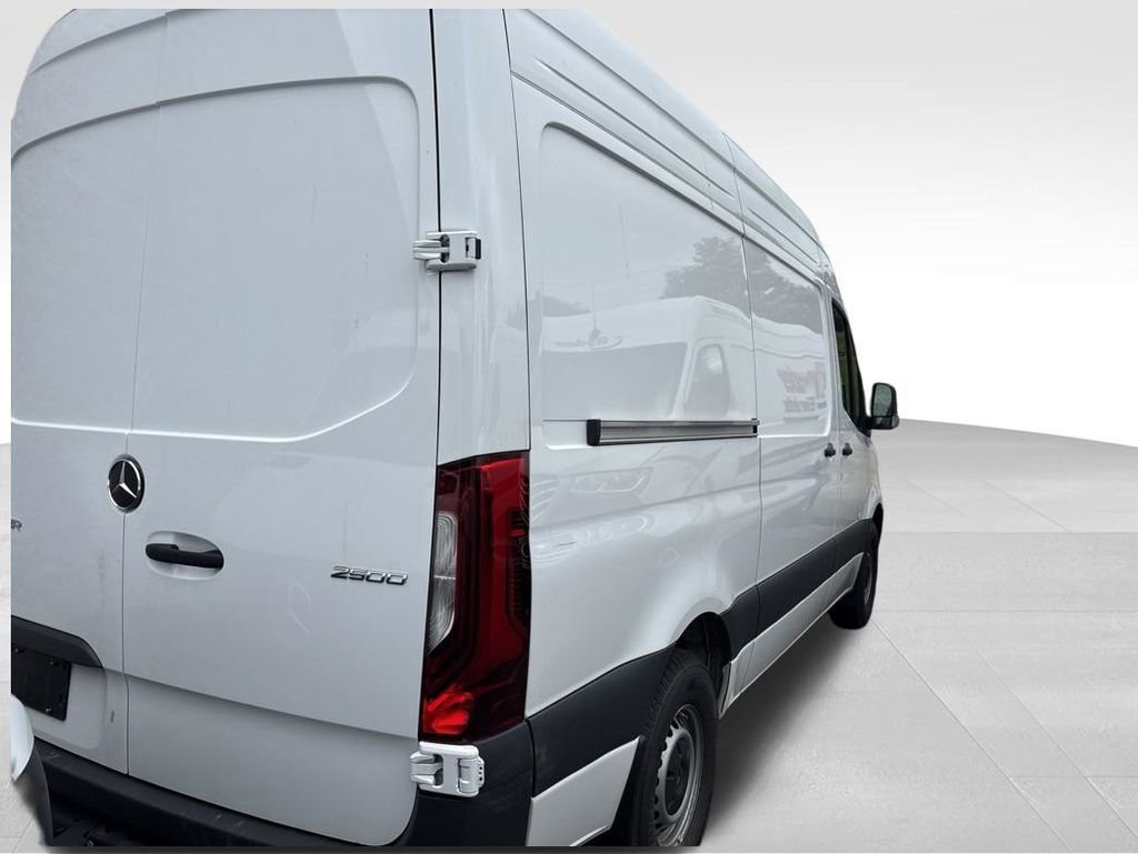 Used 2025 Mercedes-Benz Sprinter 2500 image 11