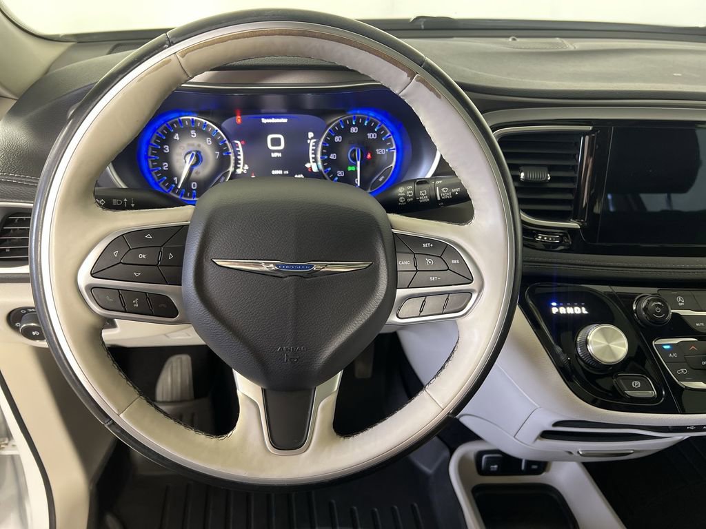 Used 2019 Chrysler Pacifica Limited FWD image 13