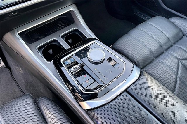 Used 2023 BMW 760i xDrive image 13