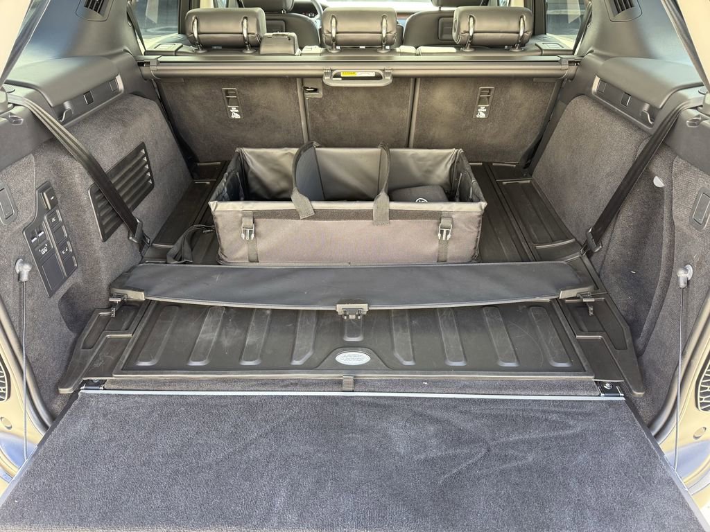 Used 2024 Land Rover Discovery S image 14