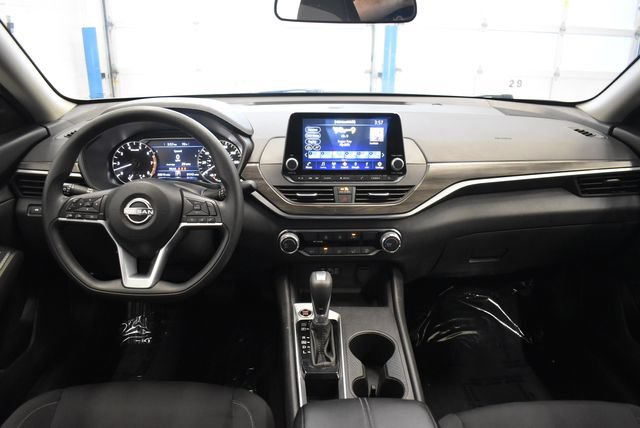 Used 2025 Nissan Altima 2.5 SV FWD image 5