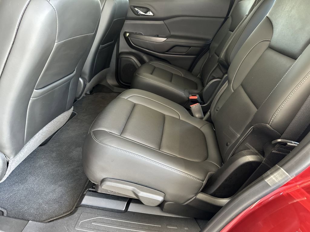 Certified 2022 GMC Acadia SLT w/ Technology Package FWD image 38