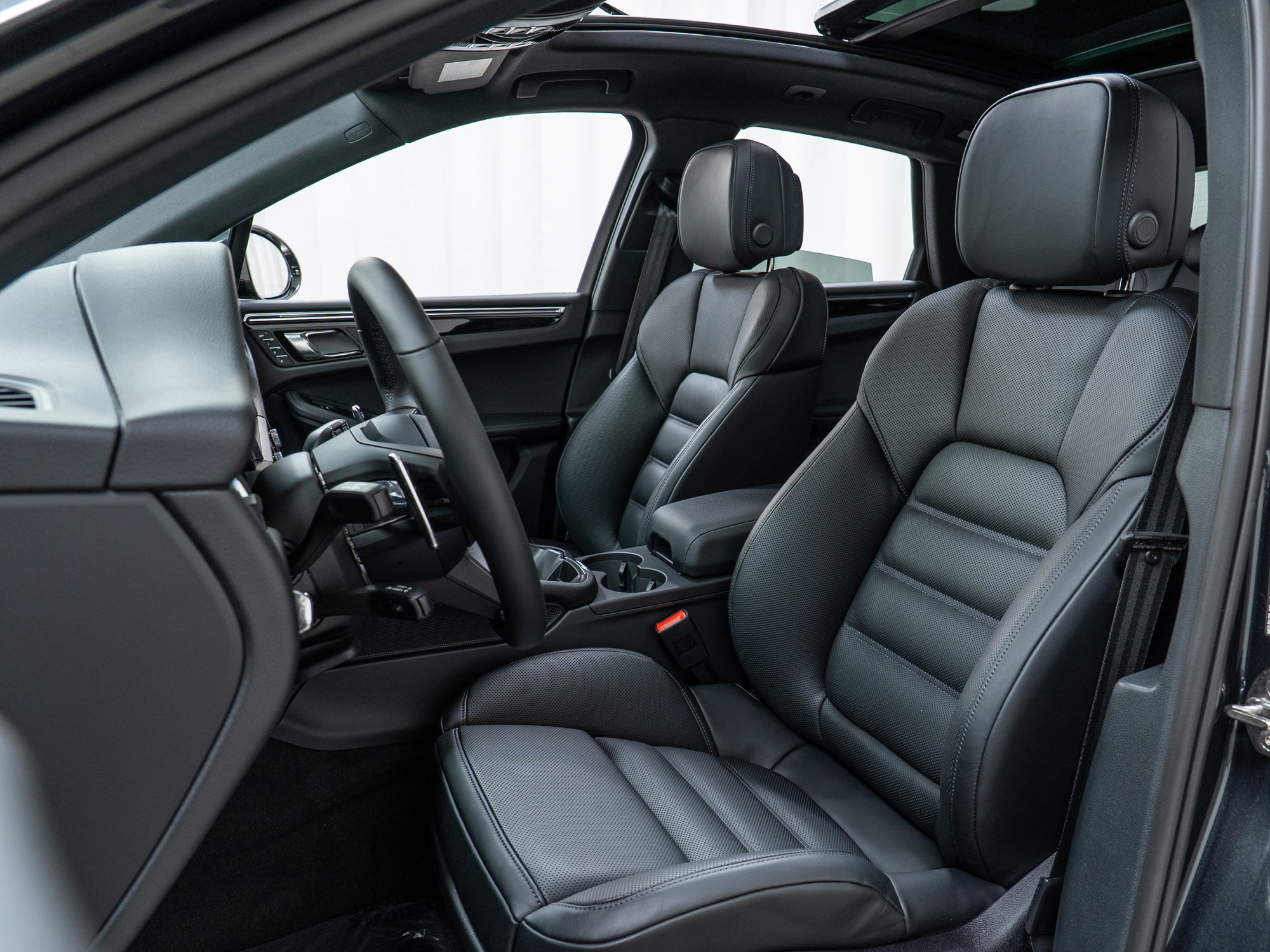 New 2026 Porsche Macan AWD/4WD image 5