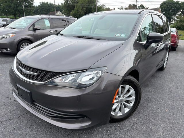 Used 2017 Chrysler Pacifica LX FWD image 1