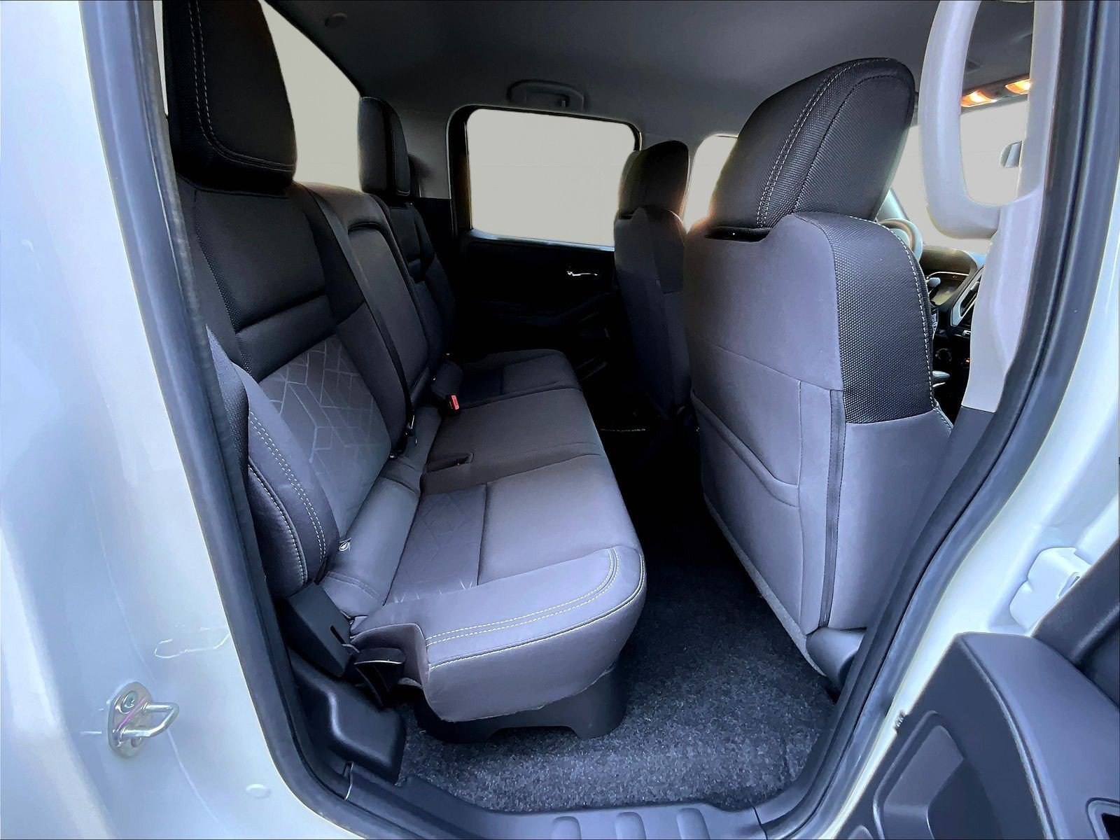 Used 2025 Nissan Frontier SV AWD/4WD image 26