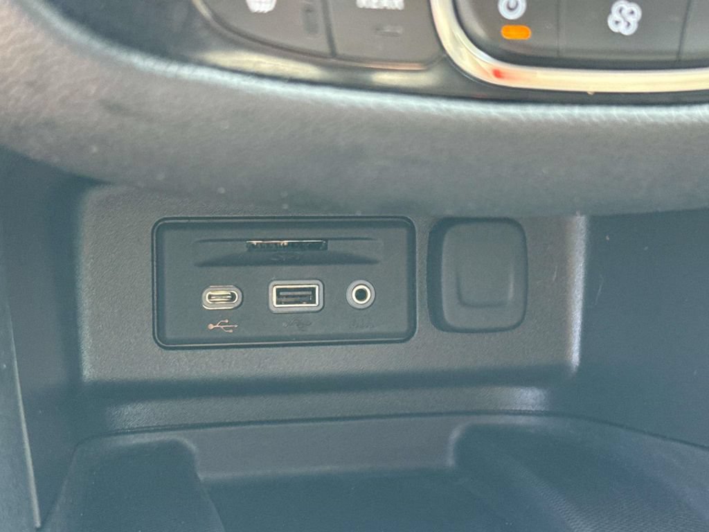 Used 2023 Chevrolet Equinox Premier FWD image 29
