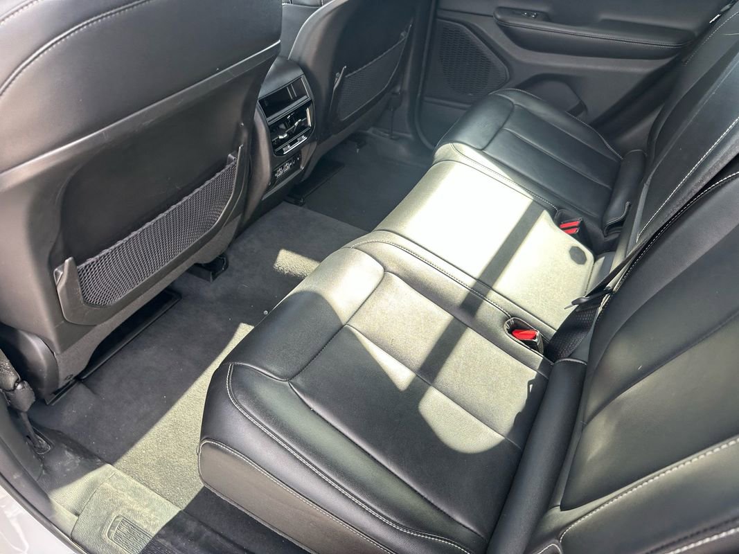 Used 2023 Jeep Grand Cherokee Limited w/ Black Appearance Package image 34