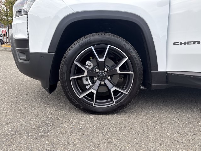 New 2026 Jeep Cherokee Overland w/ Advanced Pro Tech Group AWD/4WD image 28