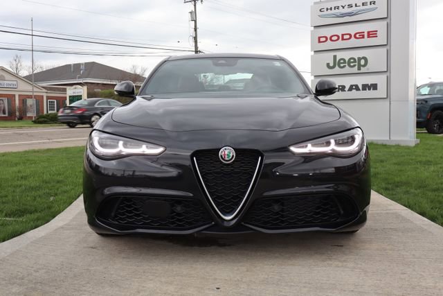Used 2024 Alfa Romeo Giulia Ti image 5