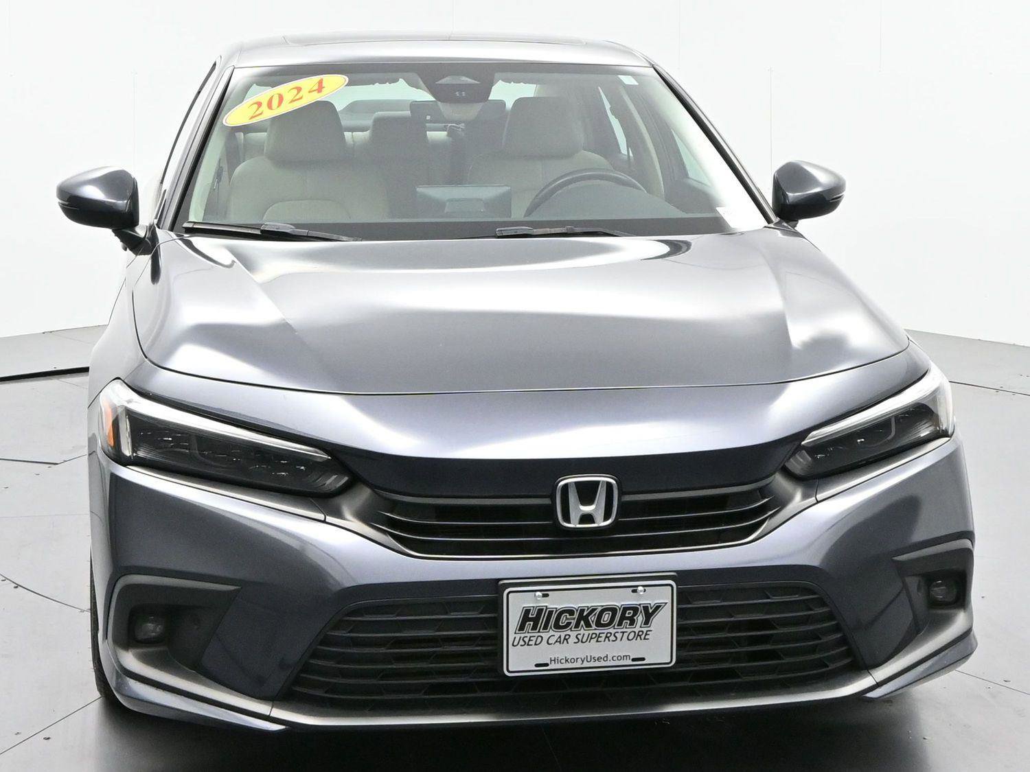 Used 2024 Honda Civic Touring image 2