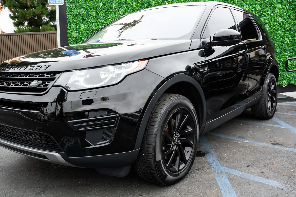 Used 2017 Land Rover Discovery Sport SE AWD/4WD image 2