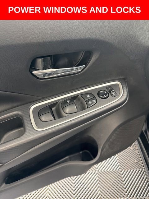 Certified 2022 Nissan Versa SR FWD image 11