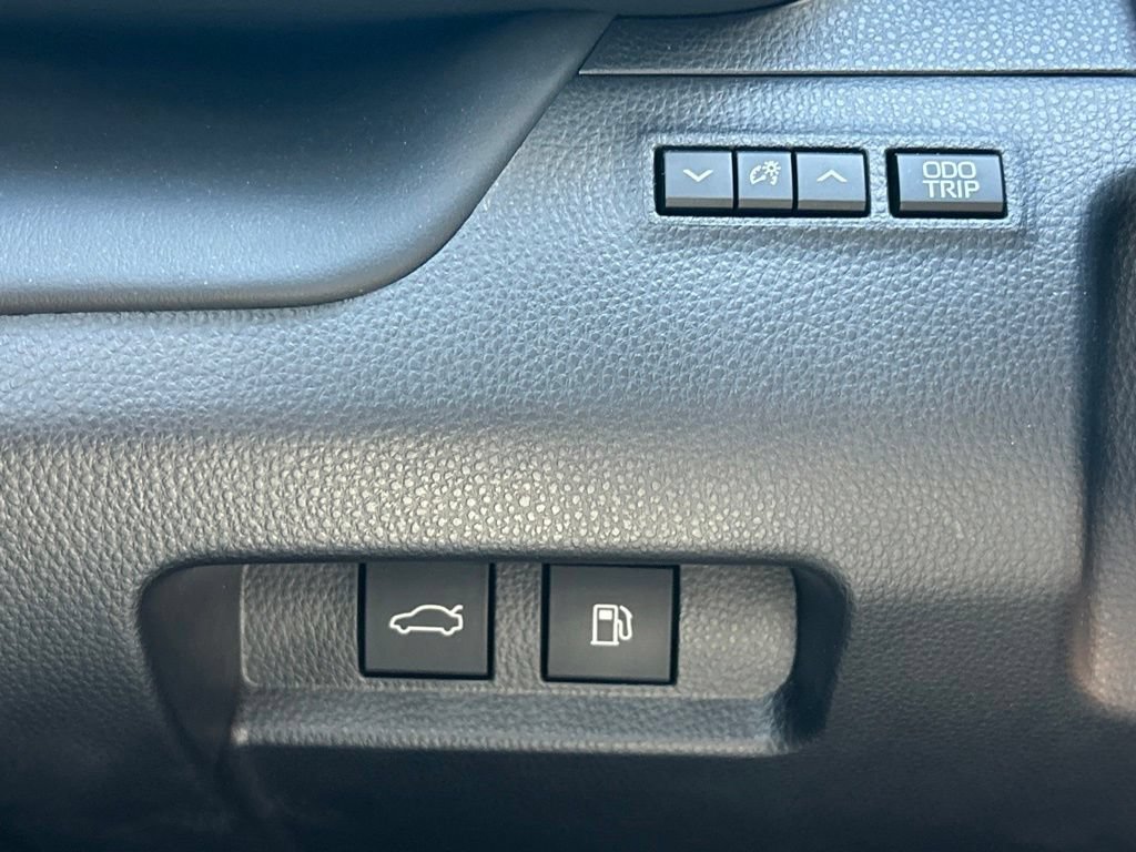 Used 2024 Toyota Crown Platinum AWD/4WD image 28