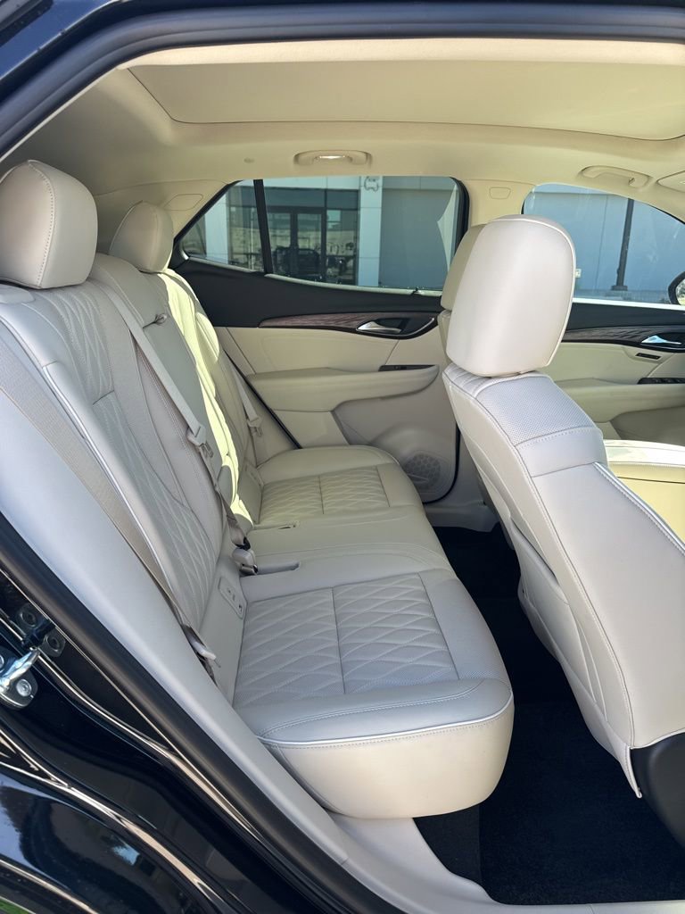Used 2023 Buick Envision Avenir image 9