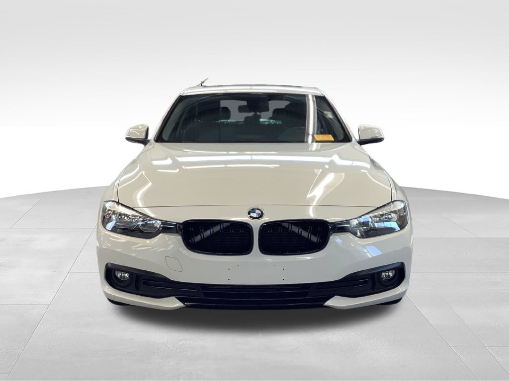 Used 2017 BMW 320i xDrive Sedan AWD/4WD image 9