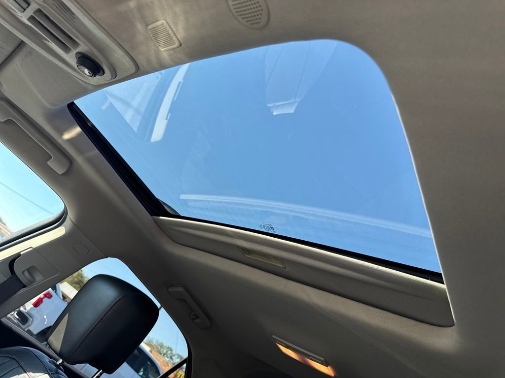 Used 2017 Chevrolet Equinox Premier w/ Enhanced Convenience Package image 23