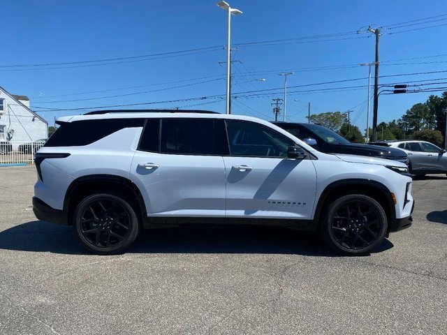 New 2026 Chevrolet Traverse RS w/ LPO, Floor Liner Package image 2