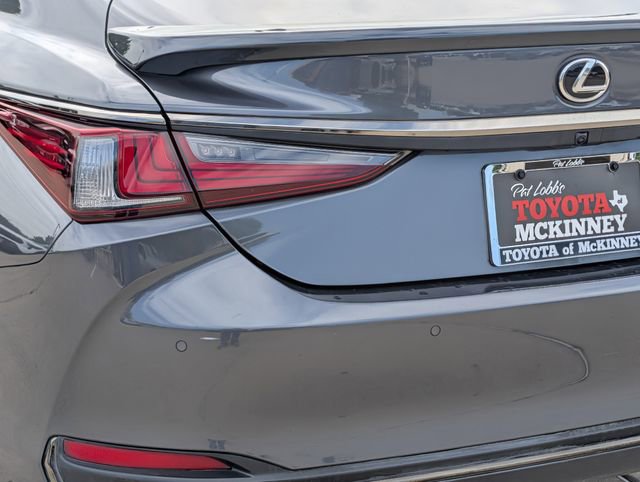 Used 2023 Lexus ES 300h F Sport image 9