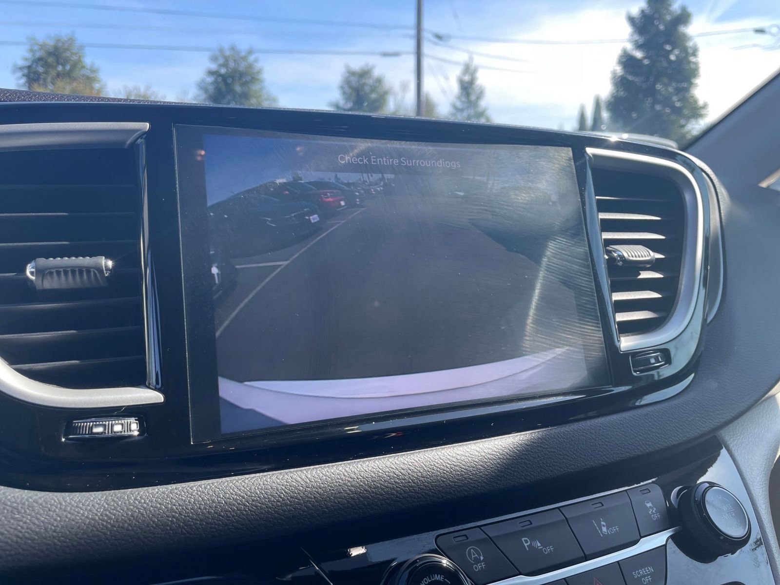 Used 2024 Chrysler Pacifica Touring-L image 21