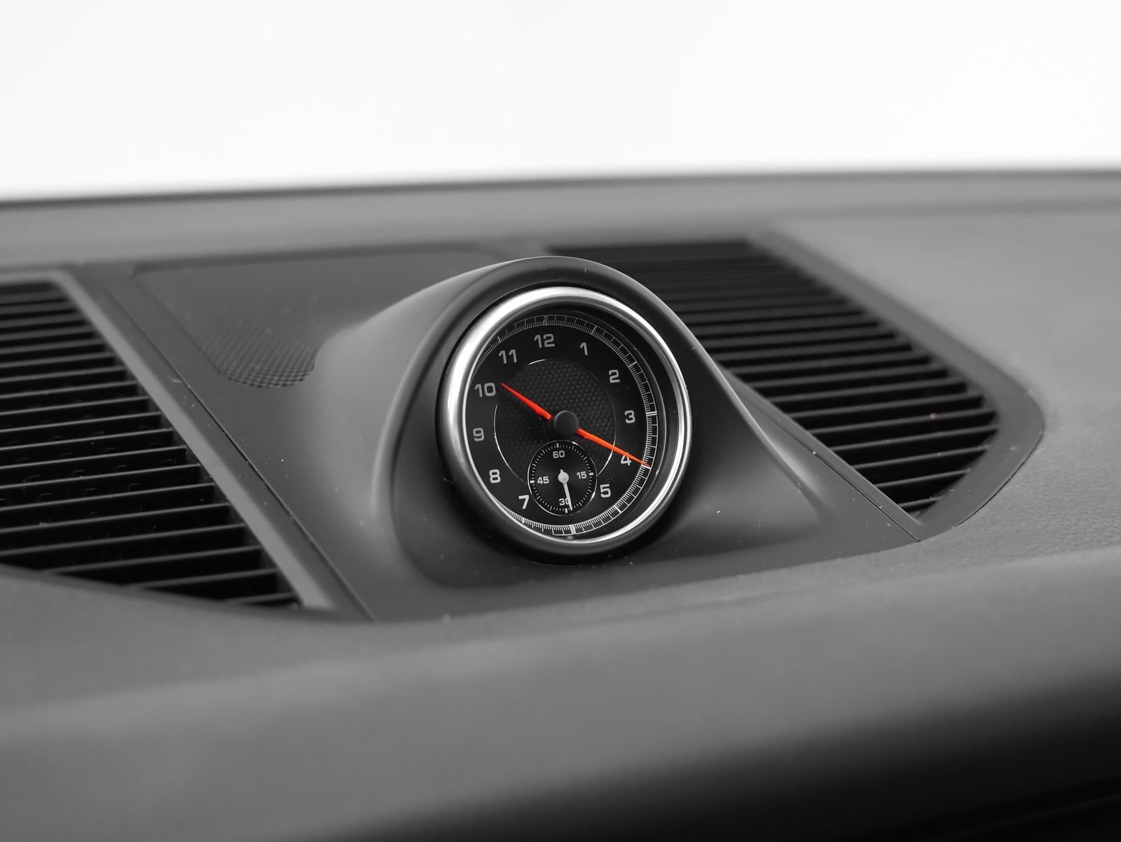 Used 2020 Porsche Macan image 32