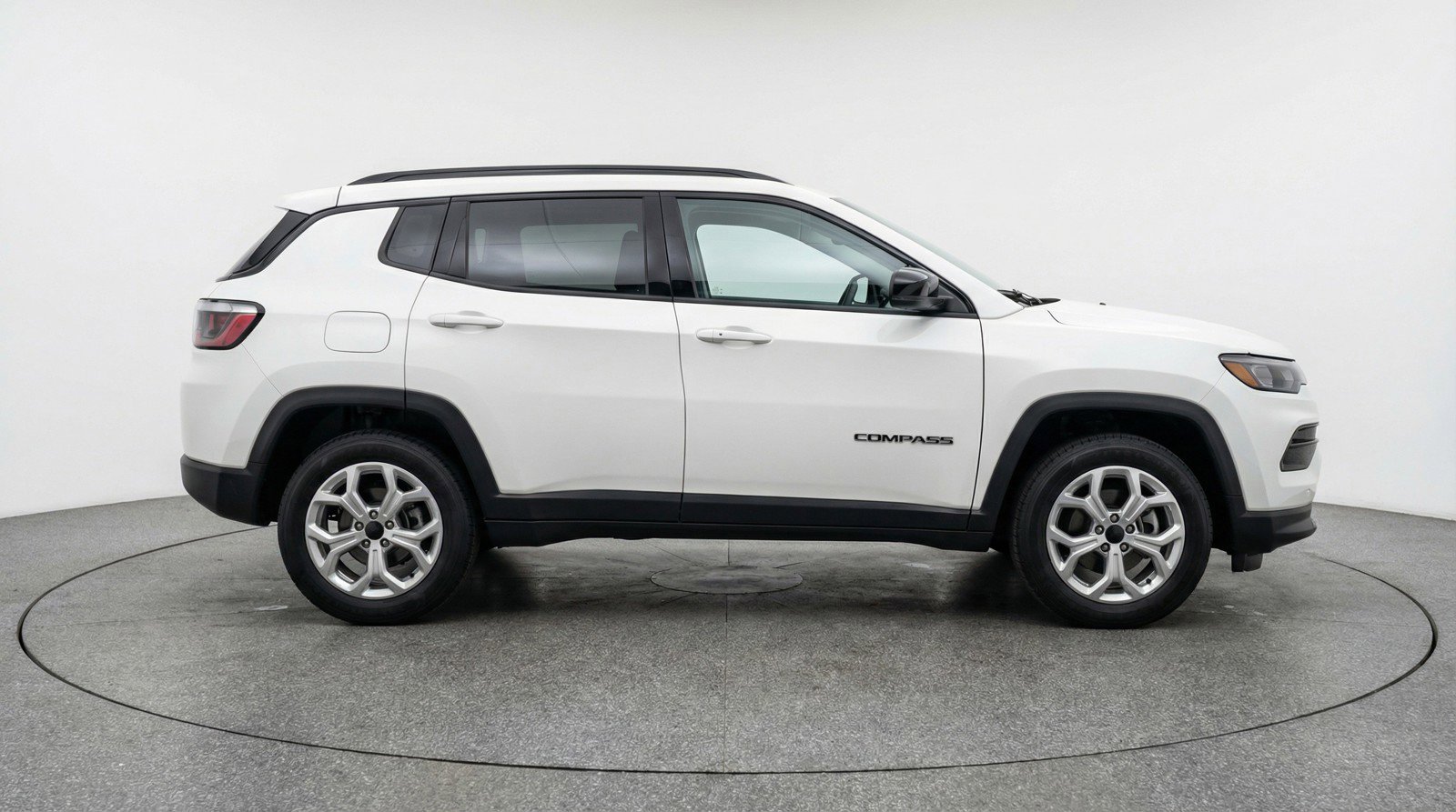 Used 2025 Jeep Compass Latitude image 11