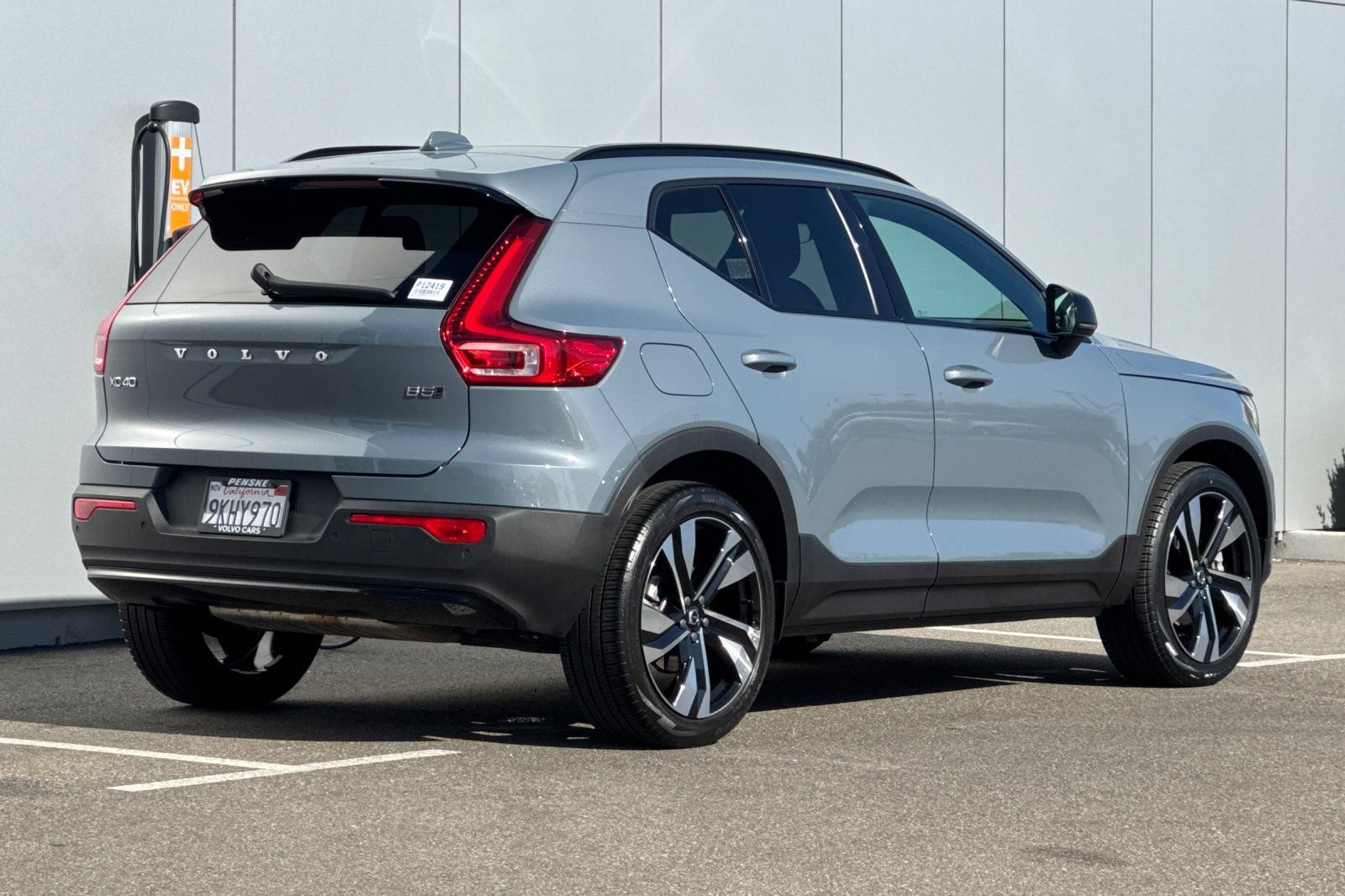 Used 2023 Volvo XC40 B5 Plus w/ Protection Package Premier AWD/4WD image 5