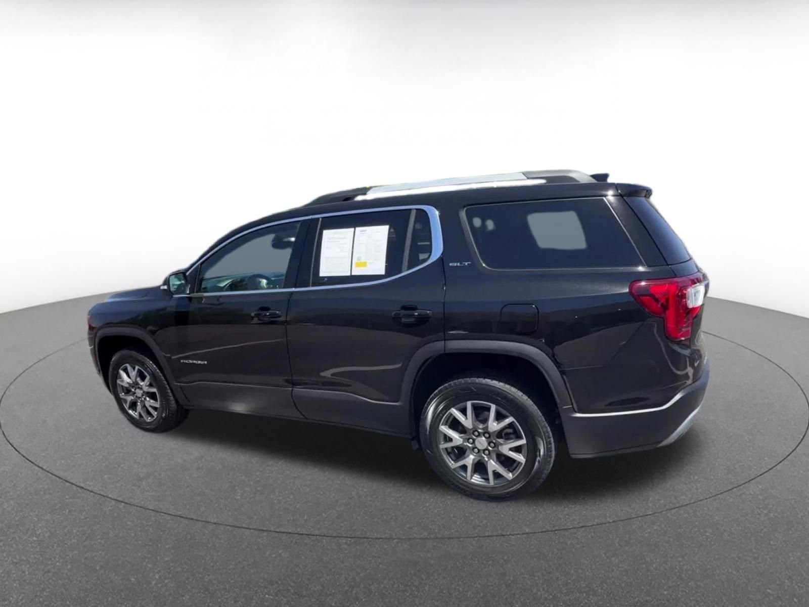 Used 2023 GMC Acadia SLT FWD image 10