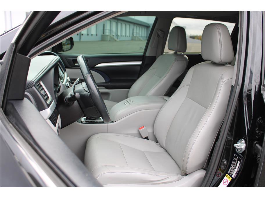 Used 2016 Toyota Highlander XLE image 8