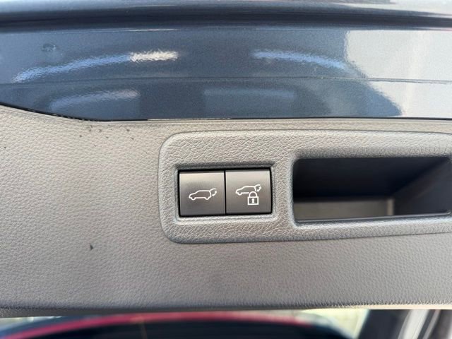 Used 2023 Toyota Venza XLE image 20