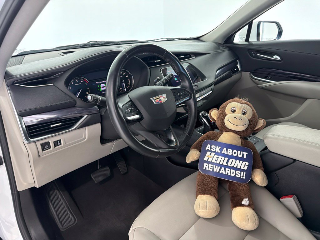 Used 2022 Cadillac XT4 Luxury w/ Driver Awareness Package FWD image 10