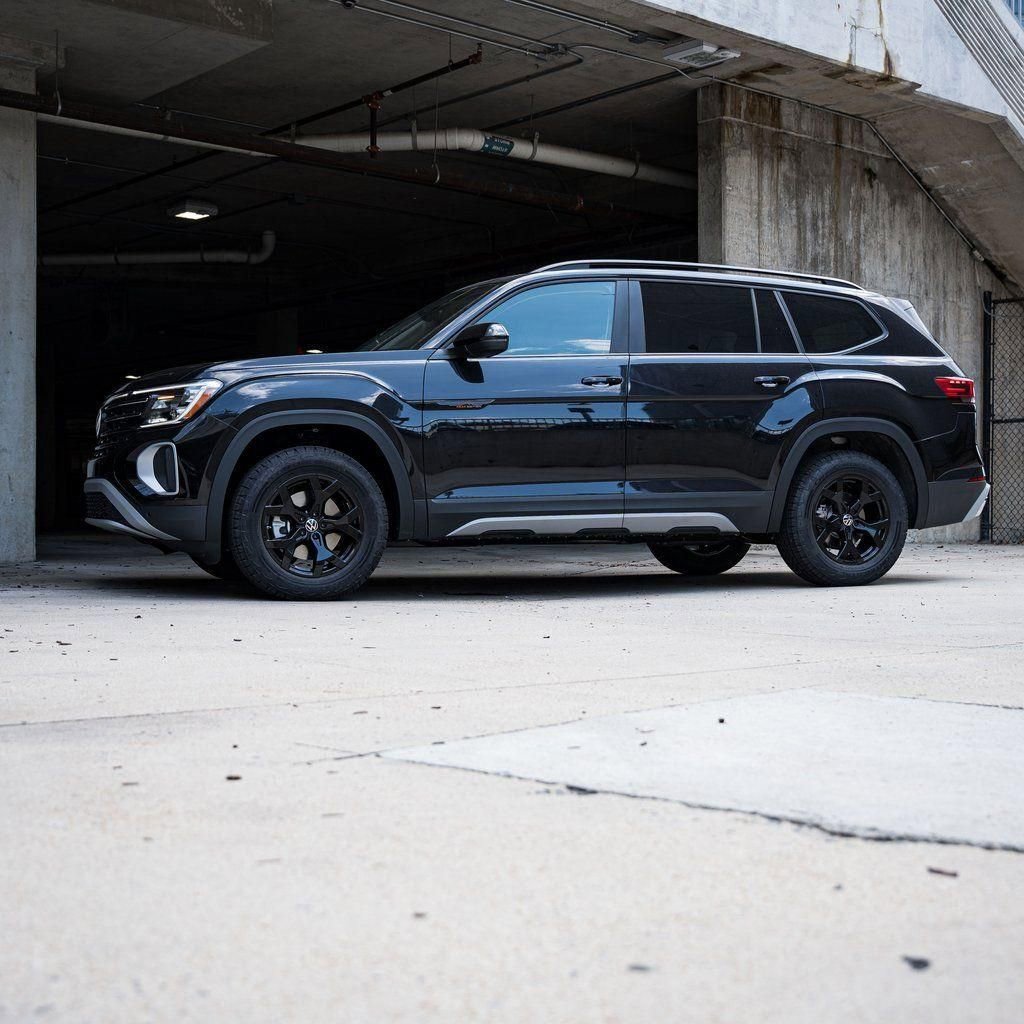 New 2026 Volkswagen Atlas Peak Edition image 3