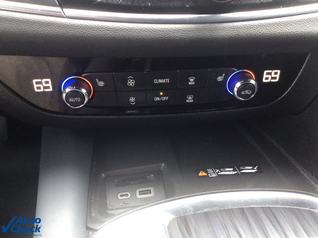 Used 2022 Buick Enclave Essence image 31