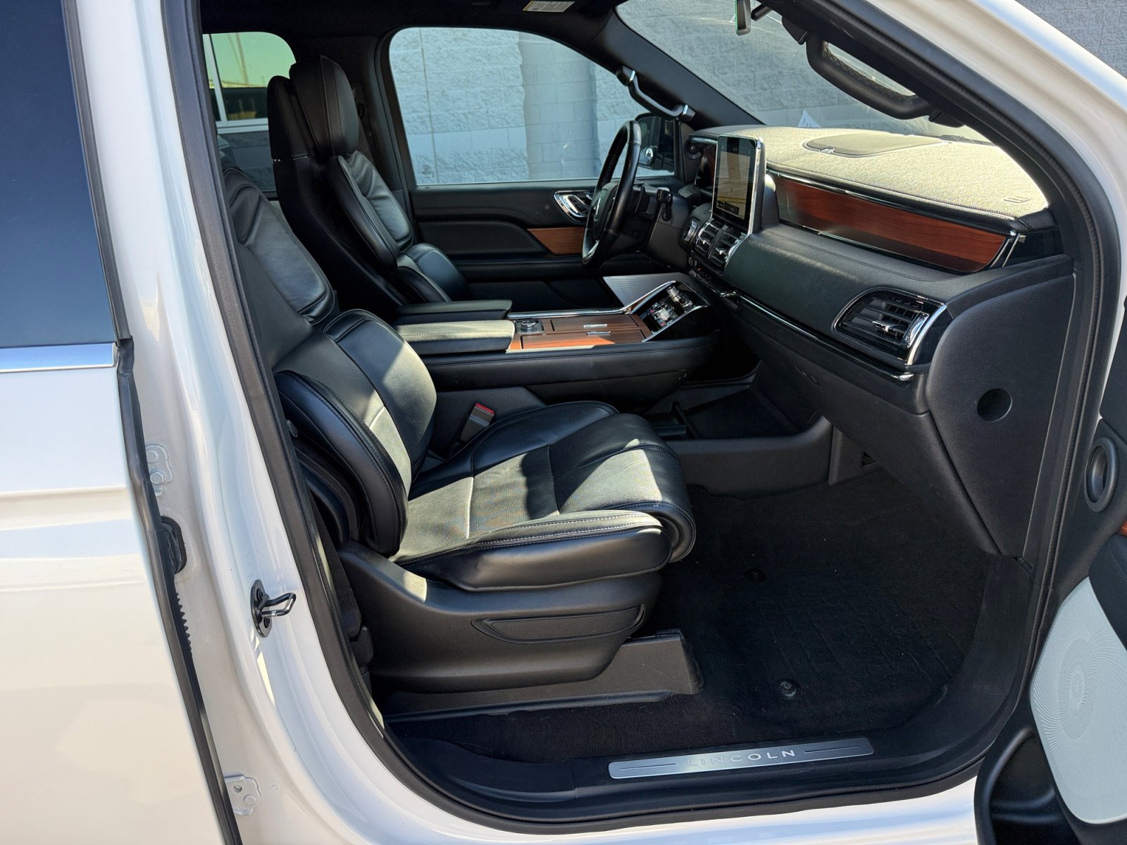 Used 2019 Lincoln Navigator Reserve image 30