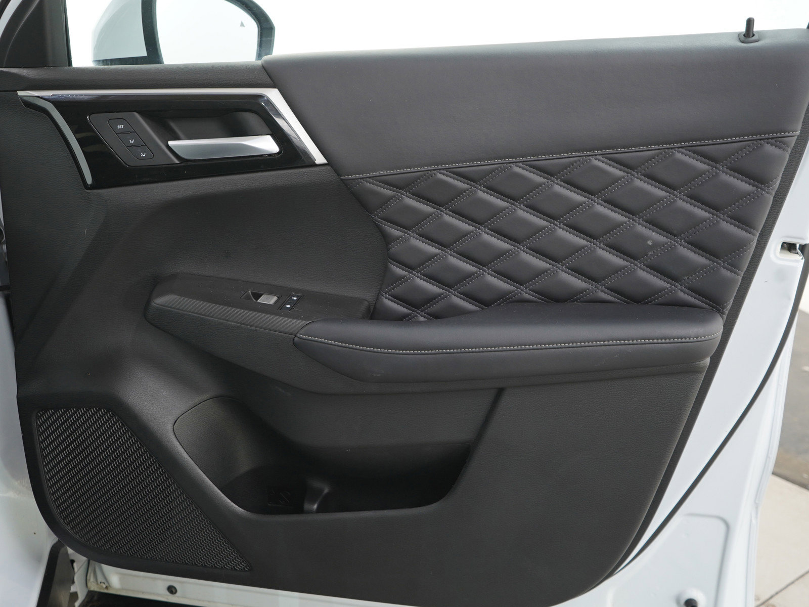 Used 2023 Mitsubishi Outlander SEL image 13