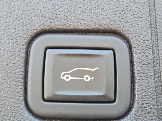 Used 2023 GMC Terrain SLT w/ Elevation Edition FWD image 19