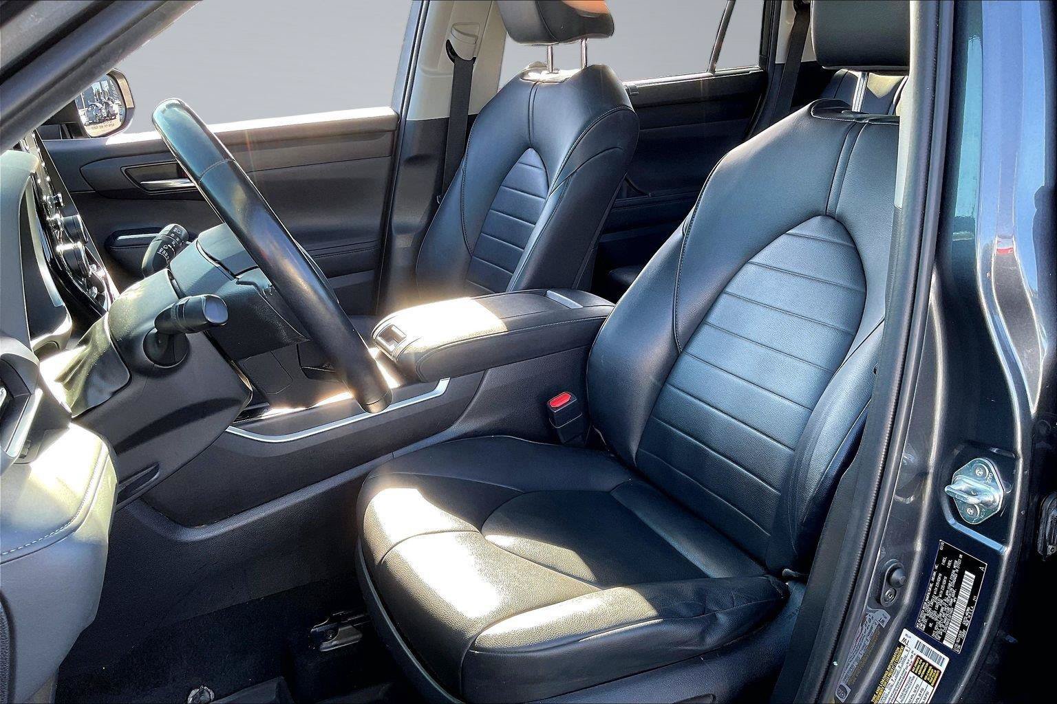 Used 2020 Toyota Highlander XLE AWD/4WD image 26