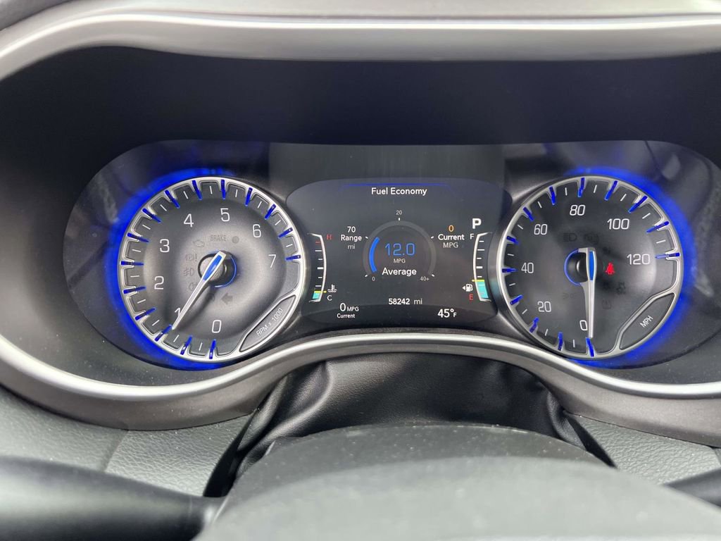 Used 2023 Chrysler Pacifica Touring-L image 31