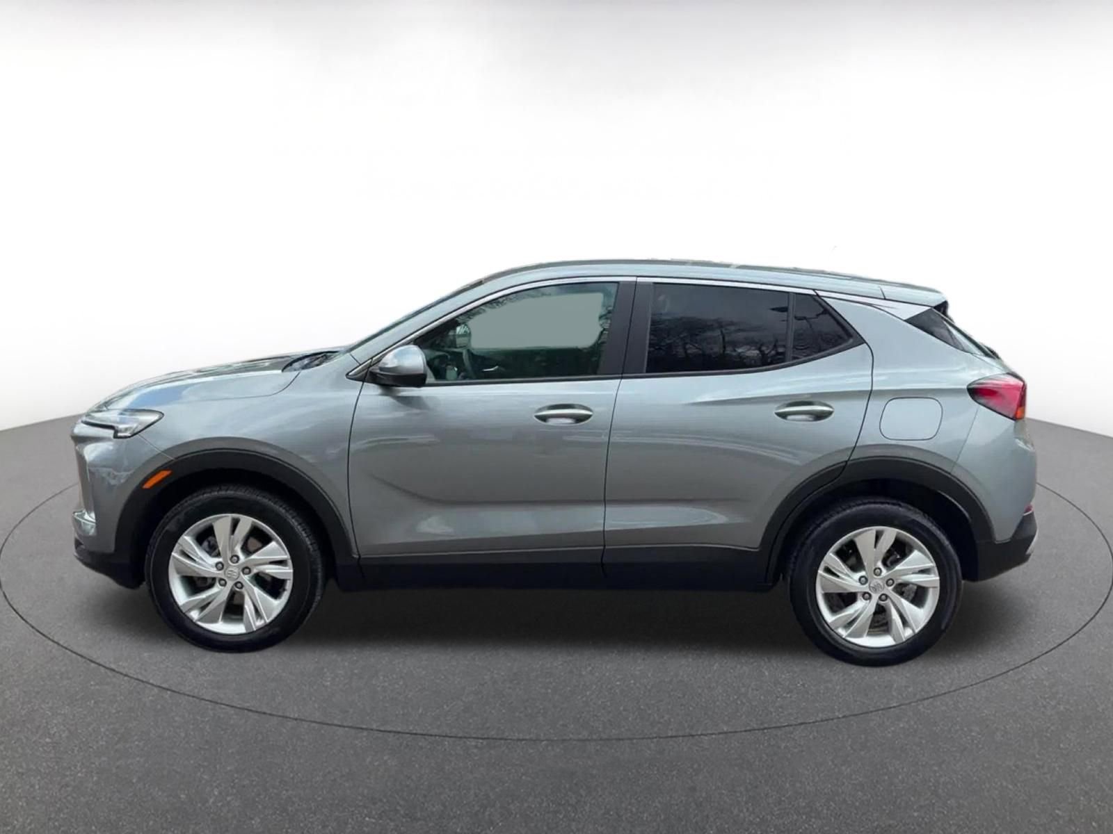 Used 2025 Buick Encore GX Preferred AWD/4WD image 9