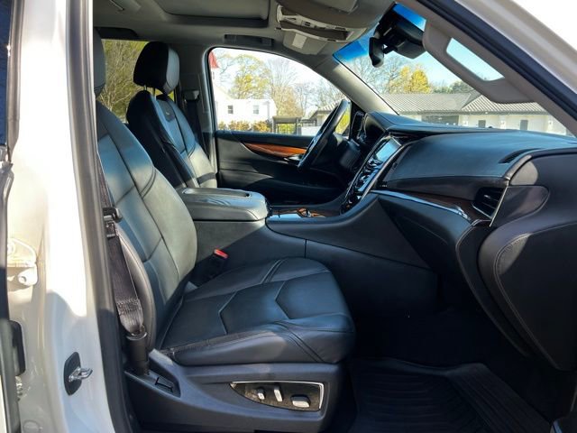 Used 2016 Cadillac Escalade Luxury AWD/4WD image 23