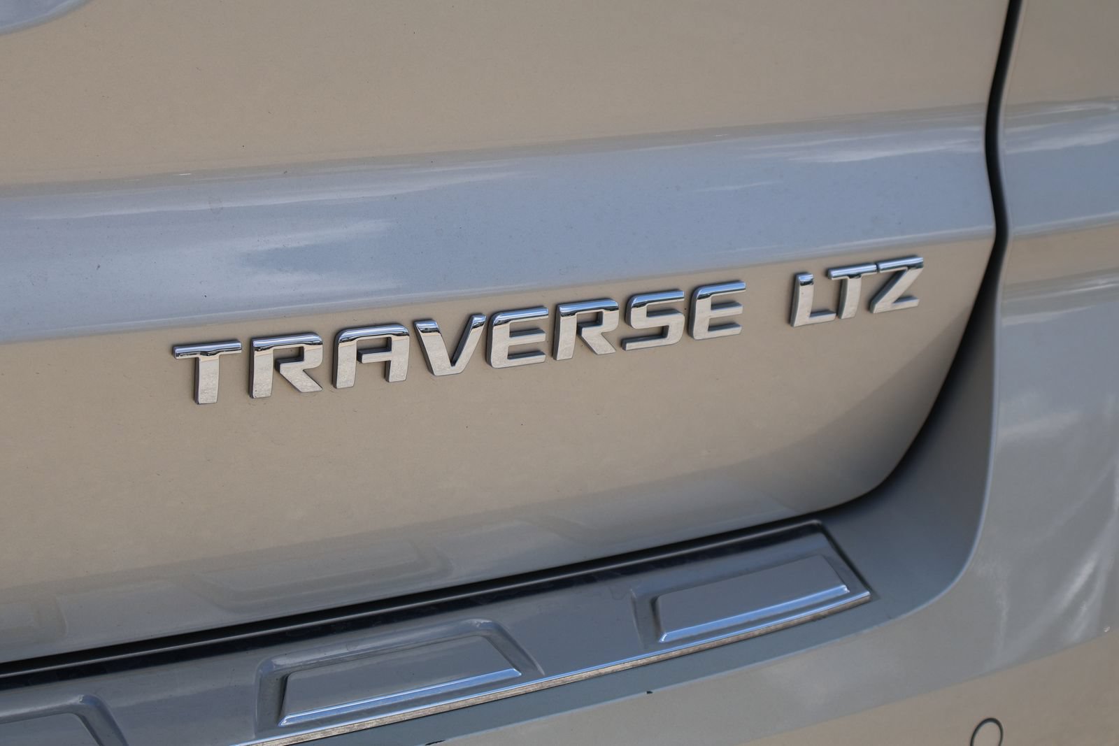 Used 2014 Chevrolet Traverse LTZ FWD image 8