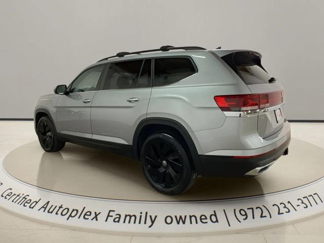 Used 2024 Volkswagen Atlas SE AWD/4WD image 3